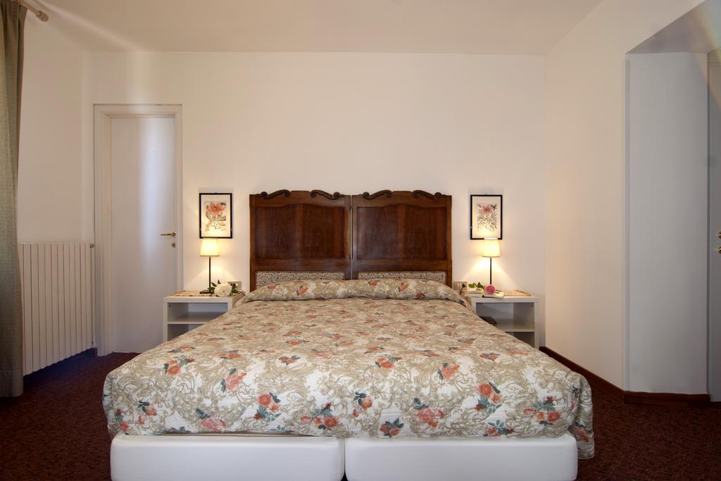 Hotel Mariano Gargnano Oda fotoğraf