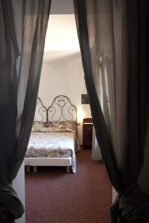 Hotel Mariano Gargnano Oda fotoğraf