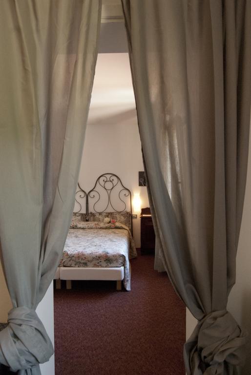 Hotel Mariano Gargnano Oda fotoğraf